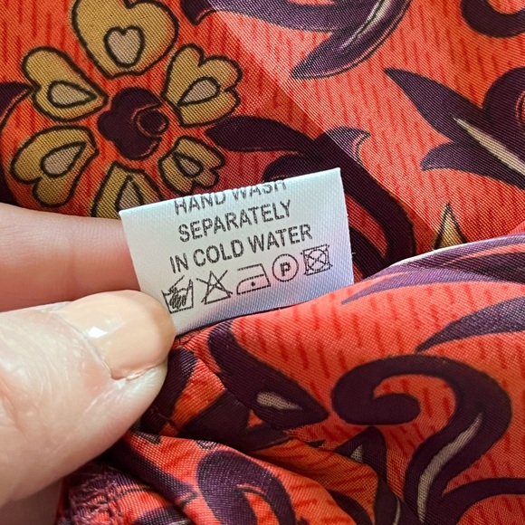 🇨🇦 Love Not Fear silk wrap blouse s/m - Picture 7 of 9